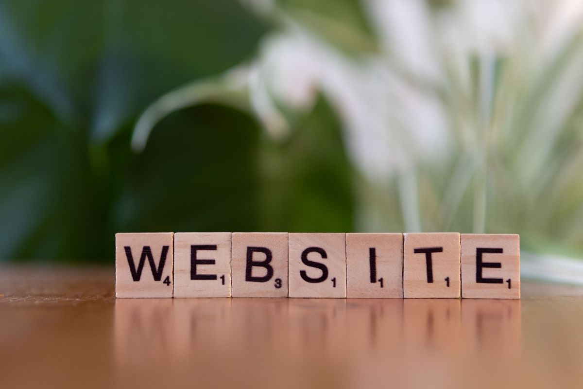 Lettres formant le mot website